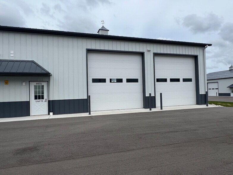 8932 Moeller Dr, Harbor Springs, MI à vendre - Photo du bâtiment - Image 3 de 45