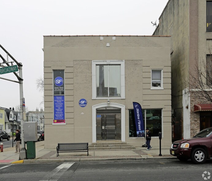 629 Broadway, Bayonne, NJ for sale - Primary Photo - Image 1 of 76