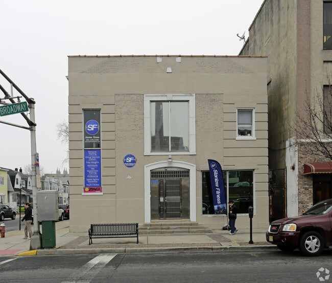 More details for 629 Broadway, Bayonne, NJ - Office for Sale