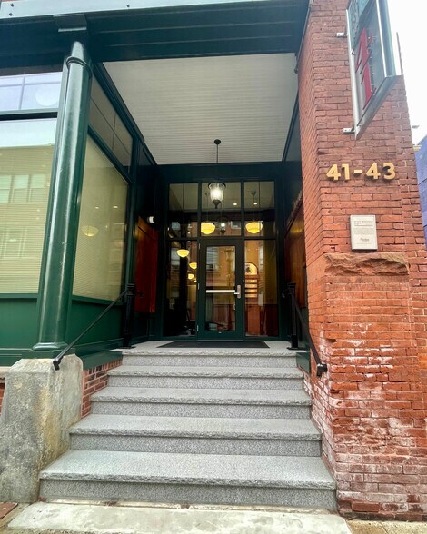 41 Taylor St, Springfield, MA à louer - Photo du bâtiment - Image 3 de 6