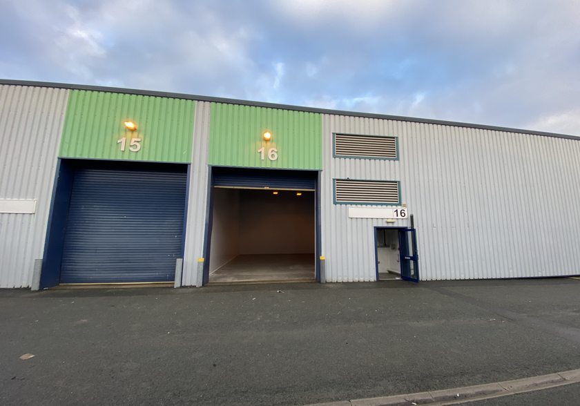 Arrowe Brook Rd, Wirral for lease - Building Photo - Image 1 of 11