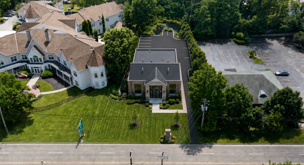 9056 Montgomery Rd, Cincinnati, OH for sale - Building Photo - Image 2 of 8