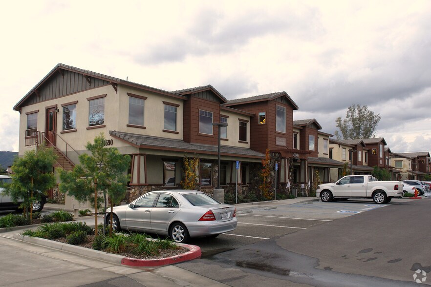 41690 Ivy St, Murrieta, CA à louer - Photo du bâtiment - Image 1 de 8