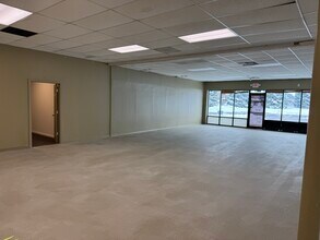 280 N Phelps Ave, Rockford, IL for lease Interior Photo- Image 1 of 15