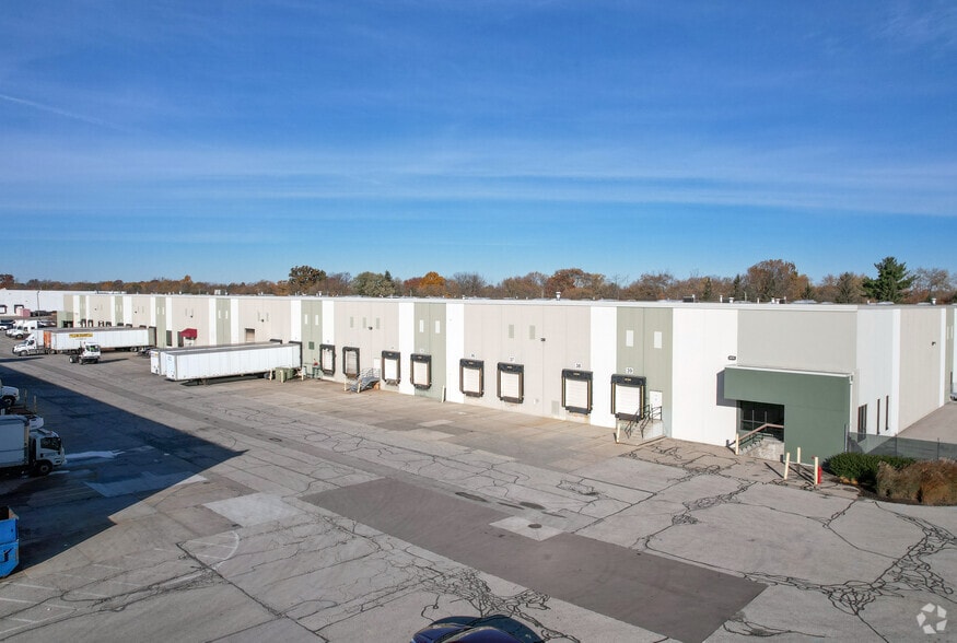 9222-9228 E 33rd St, Indianapolis, IN à louer - Photo du bâtiment - Image 2 de 3