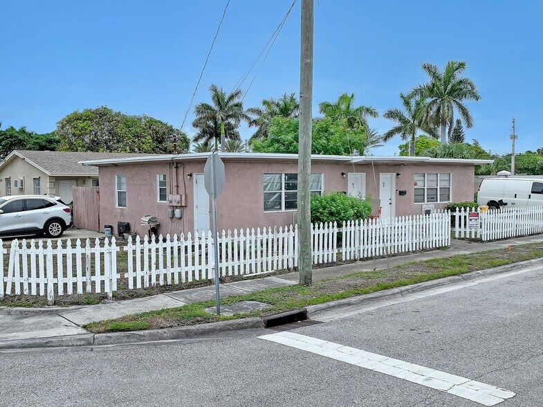 701 7 st, Riviera Beach, FL à vendre - Photo principale - Image 1 de 1