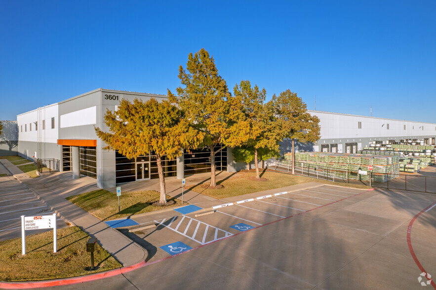 3601 Pinnacle Point Dr, Dallas, TX for lease - Building Photo - Image 1 of 4