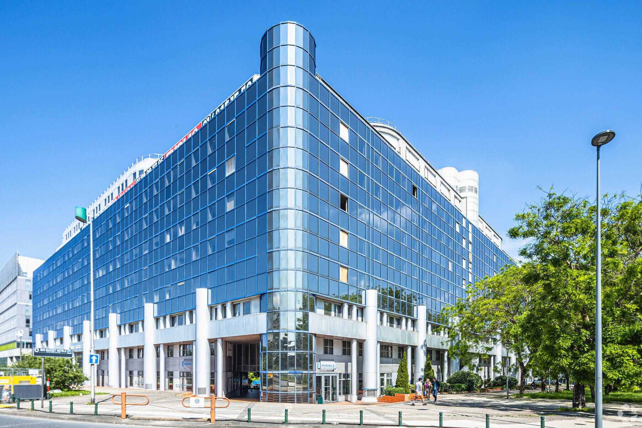 Office in Noisy-le-Grand for lease Primary Photo- Image 1 of 3