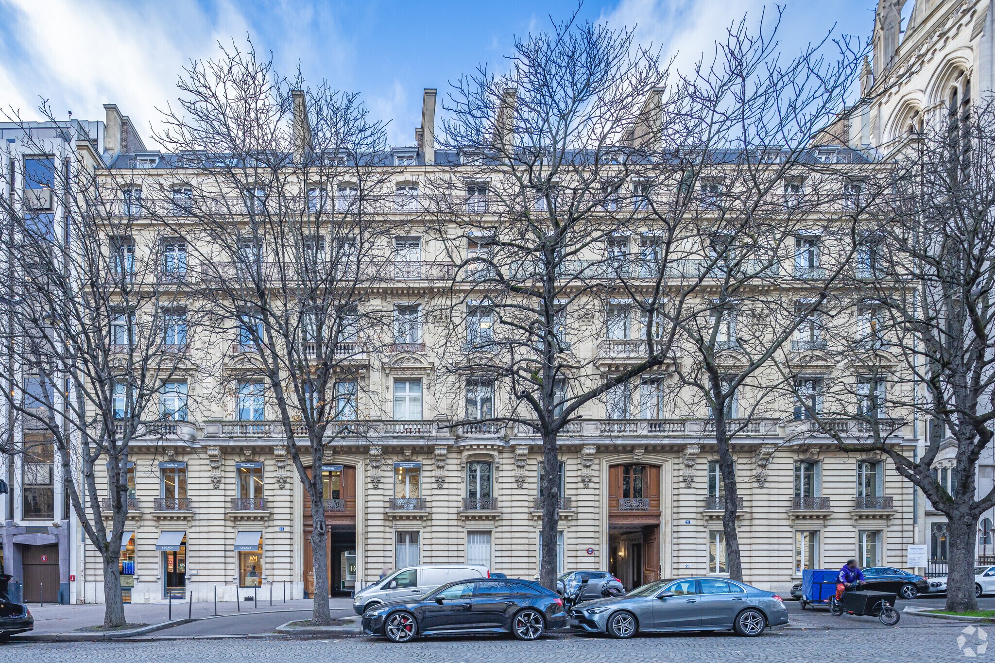19-21 Avenue George V, Paris for lease Primary Photo- Image 1 of 7