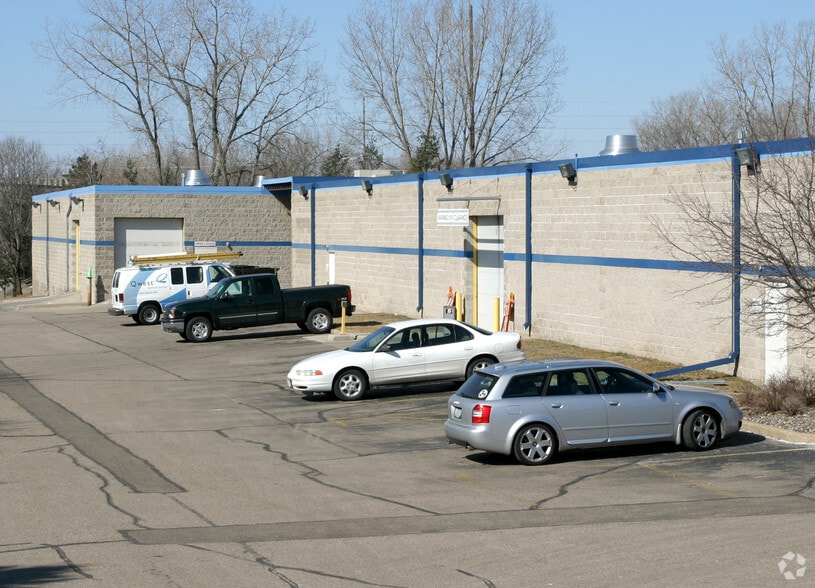 6250-6270 Bury Dr, Eden Prairie, MN for lease - Building Photo - Image 2 of 10