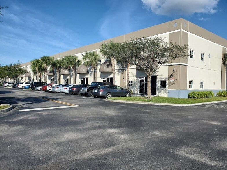 12062-12090 Miramar Pky, Miramar, FL à louer - Photo du bâtiment - Image 3 de 12