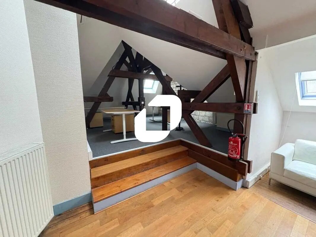 Office in Louveciennes for lease Interior Photo- Image 1 of 16