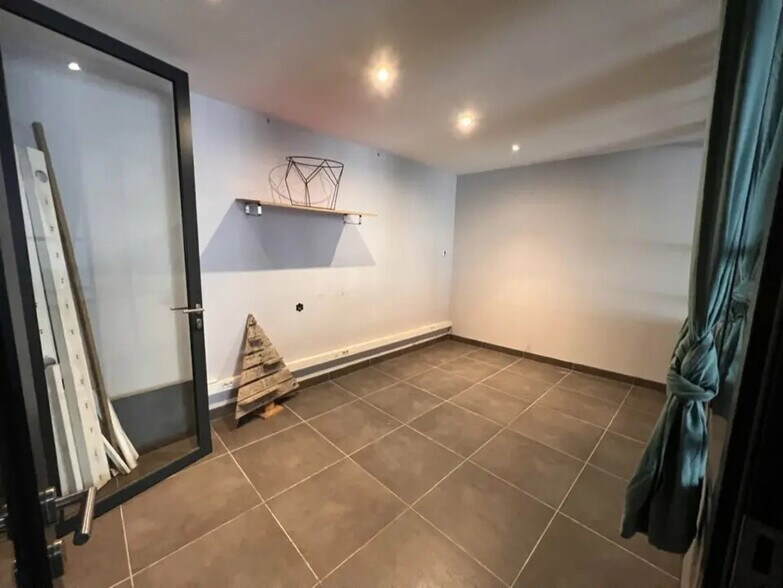 Retail in Grézieu-la-Varenne for sale - Building Photo - Image 3 of 5