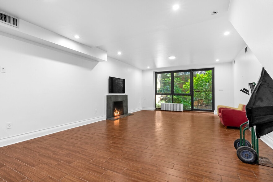 33 W Ninth St, New York, NY for sale - Building Photo - Image 3 of 29