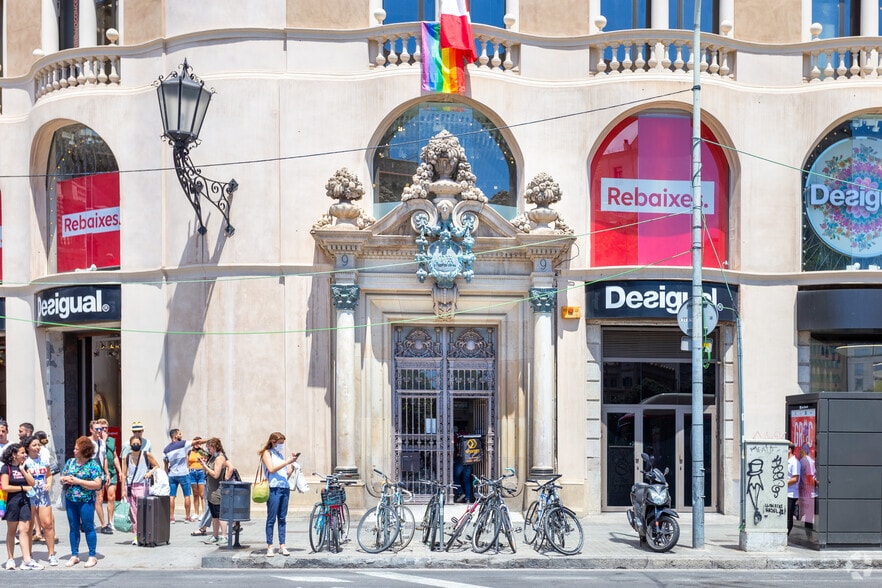 Espace de cotravail dans Plaça de Catalunya, 9, Barcelone à louer - Photo du bâtiment - Image 2 de 5