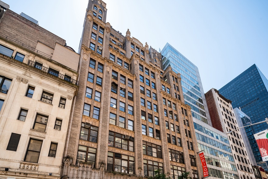 2 W 46th St, New York, NY à louer - Photo du bâtiment - Image 2 de 12
