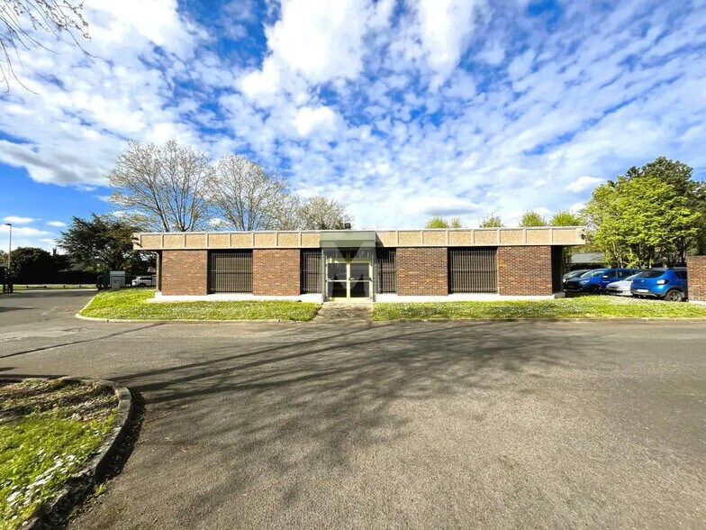 Bureau dans Lisses à louer - Photo du bâtiment - Image 2 de 7