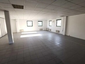 Office in Viry-Châtillon for lease Building Photo- Image 1 of 4
