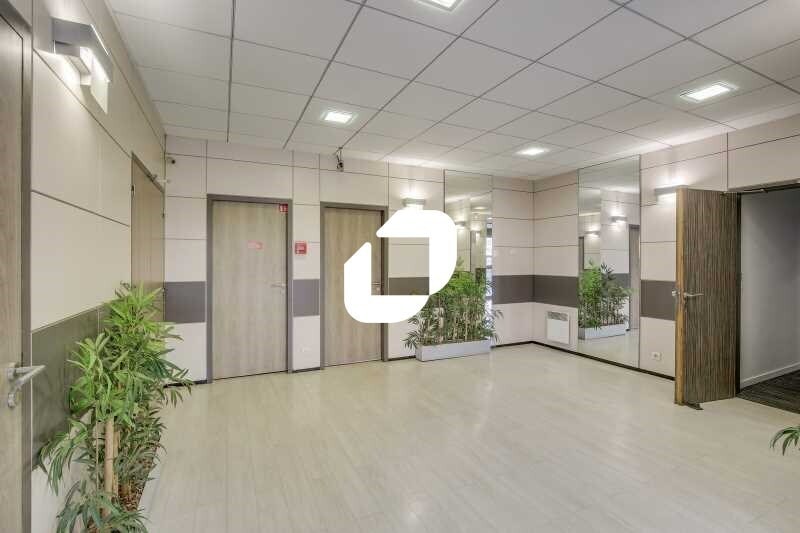 Office in Rueil-Malmaison for lease - Interior Photo - Image 2 of 34