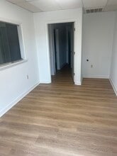 4696-4698 Honeygrove Rd, Virginia Beach, VA for lease Interior Photo- Image 1 of 14