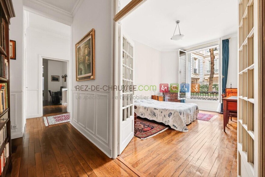 Immeuble residentiel dans Paris à vendre - Photo du bâtiment - Image 3 de 11