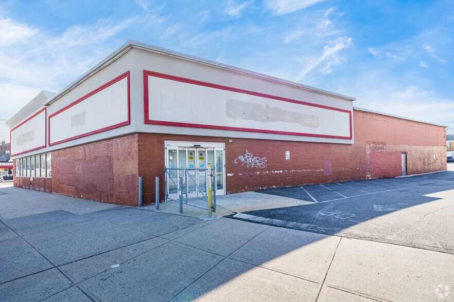 17221 46th Ave, Flushing, NY à louer - Photo du bâtiment - Image 3 de 5