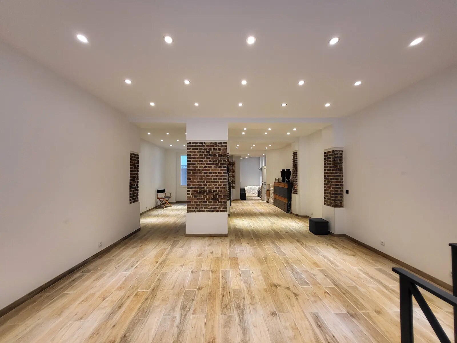 Retail in Paris for sale Interior Photo- Image 1 of 9