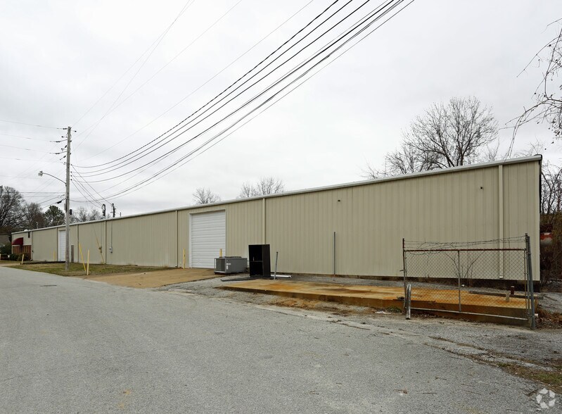 408 Sterling St, Jackson, TN à louer - Photo du bâtiment - Image 2 de 4