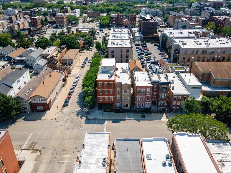 1303 W Ohio St, Chicago, IL à vendre - Photo du bâtiment - Image 3 de 34