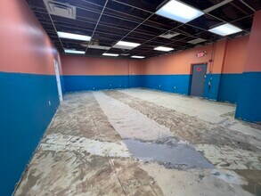 4102 34th St S, Saint Petersburg, FL for lease Interior Photo- Image 1 of 5