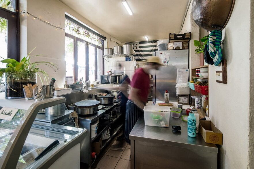 49 Brunswick Street, Fitzroy for sale - Interior Photo - Image 2 of 5