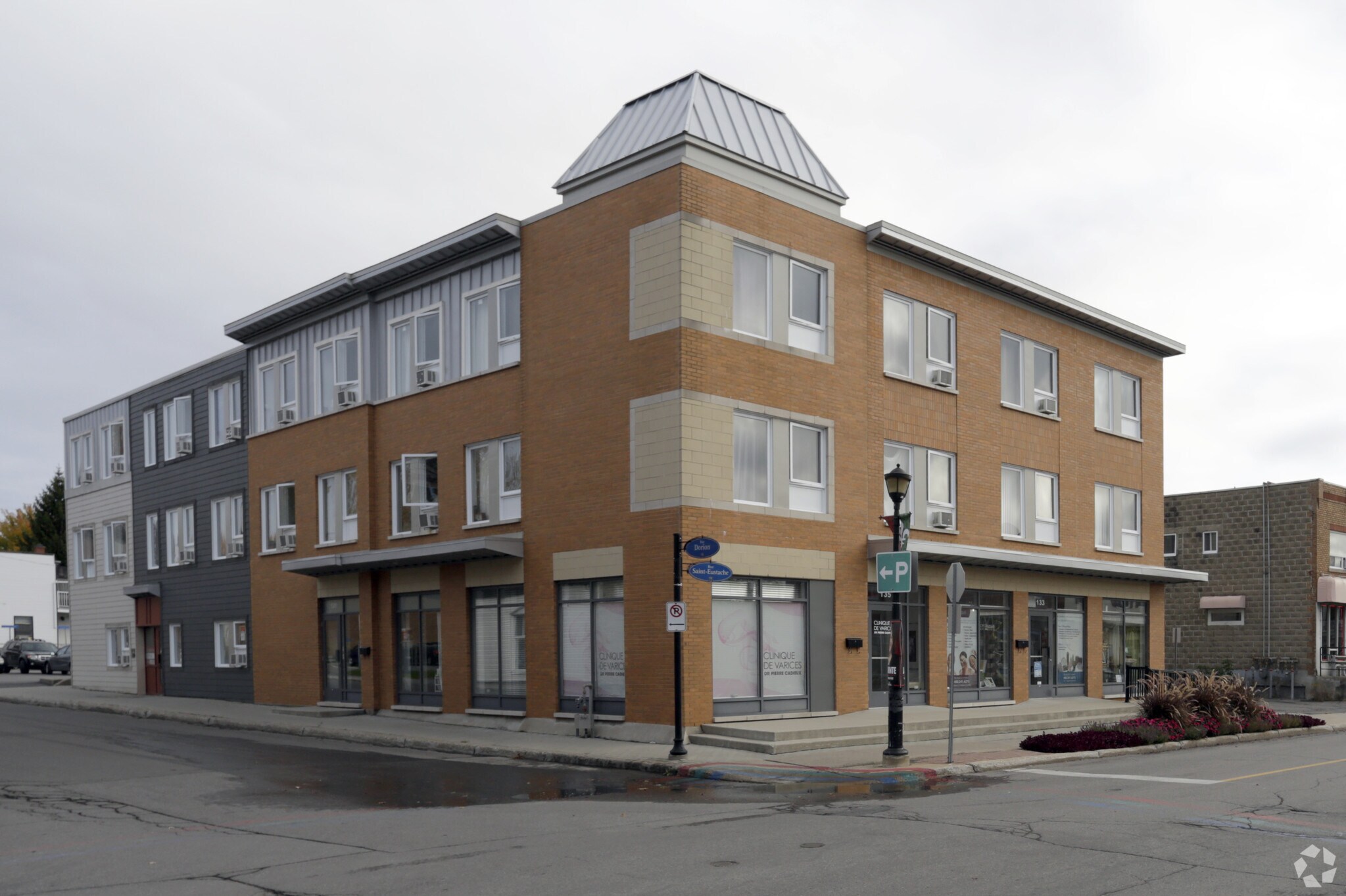 133-135 St Saint-Eustache, St-Eustache, QC for sale Primary Photo- Image 1 of 1