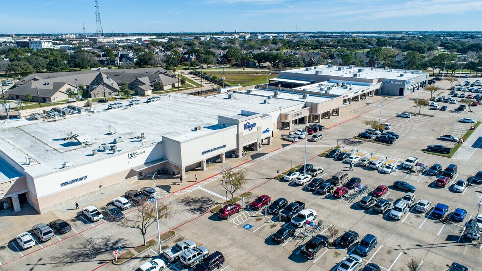 8470-8592 N Highway 6, Houston, TX à louer - Photo du bâtiment - Image 2 de 14