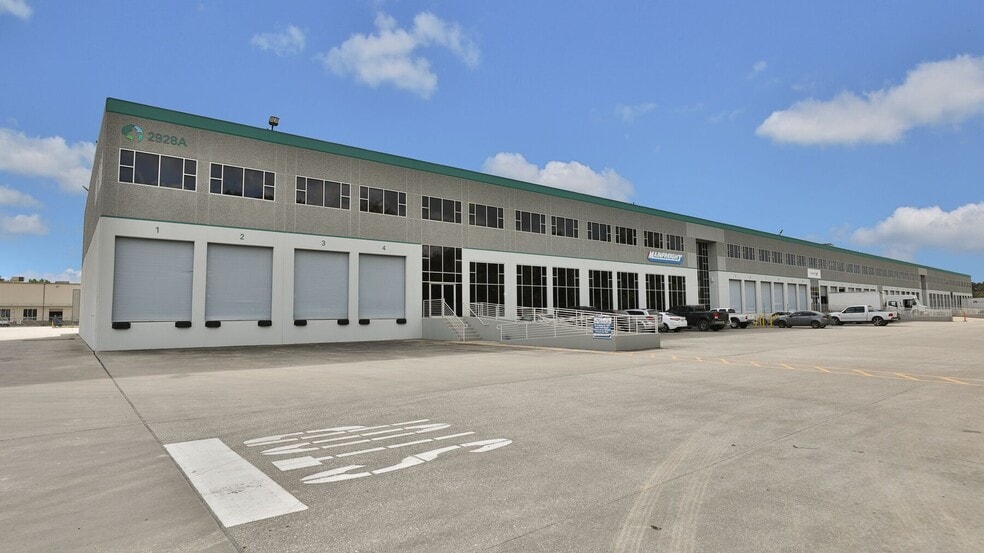 2928 Greens Rd, Houston, TX for lease - Building Photo - Image 1 of 12