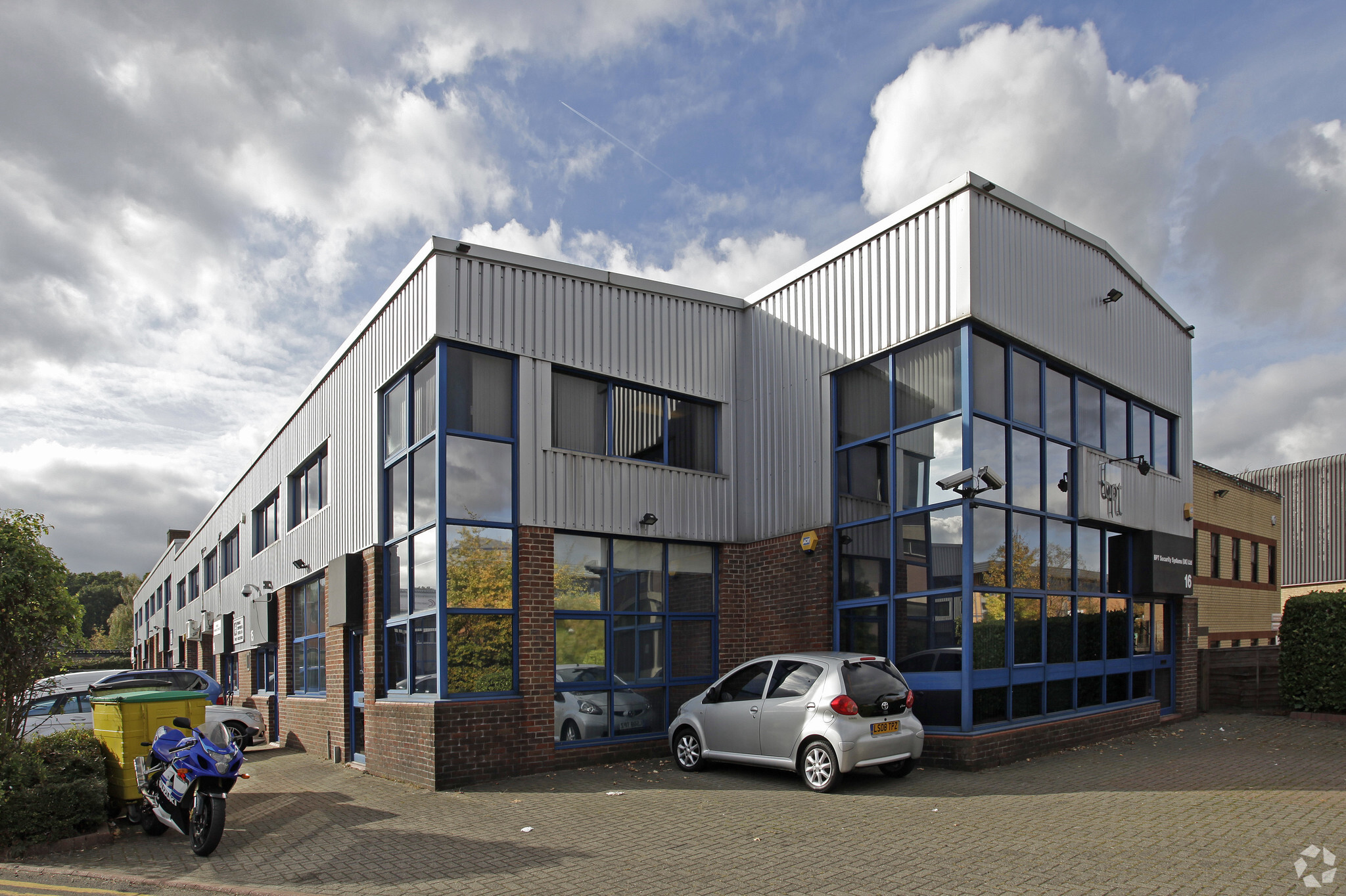 Cleveland Way, Hemel Hempstead for sale Building Photo- Image 1 of 6