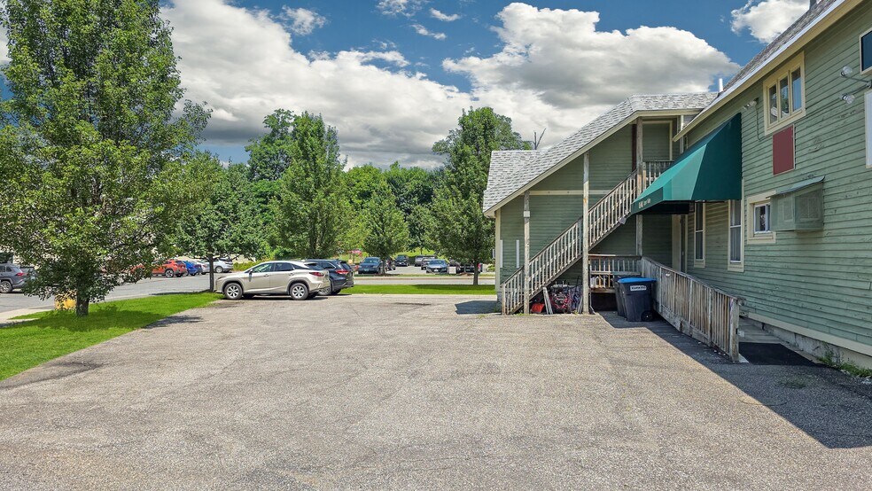 120 S Main St, West Lebanon, NH à vendre - Photo du bâtiment - Image 3 de 14