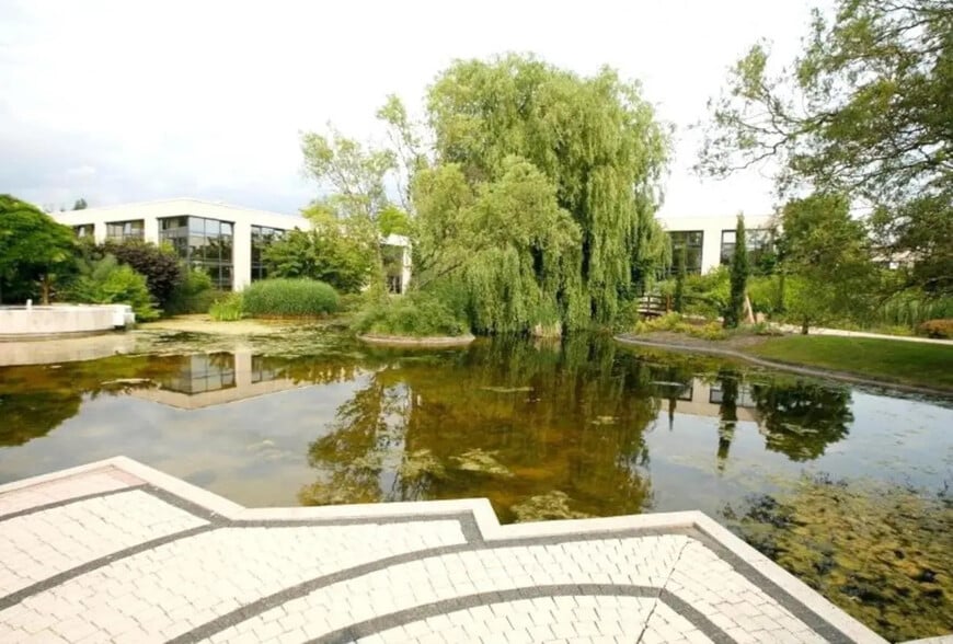 Office in Guyancourt for lease - Building Photo - Image 3 of 4