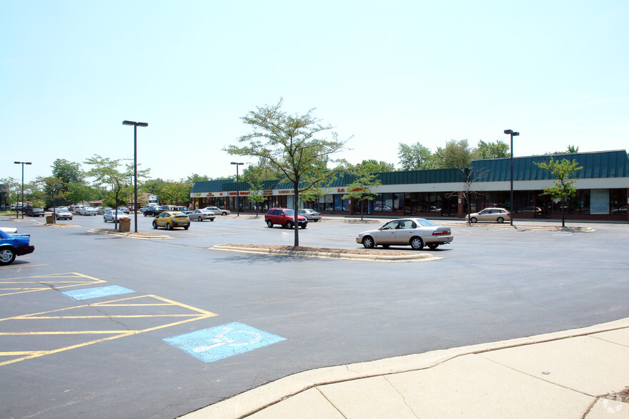 1041-1073 Lake Cook Rd, Wheeling, IL for lease - Primary Photo - Image 1 of 8