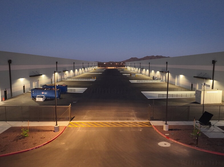 SEC Roosevelt St & 211th Ave, Buckeye, AZ à louer - Photo du bâtiment - Image 2 de 3