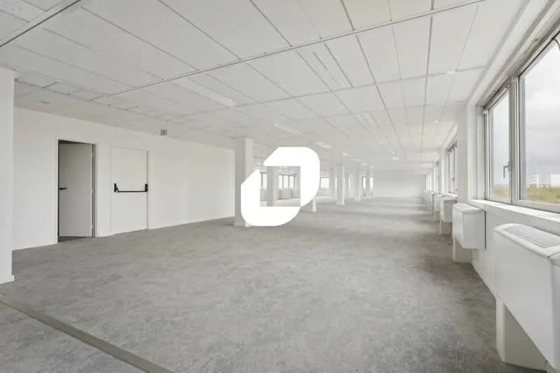 Office in Villepinte for lease Interior Photo- Image 1 of 15