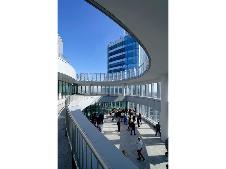 4 Place Des Saisons, Courbevoie à louer - Photo du bâtiment - Image 2 de 21