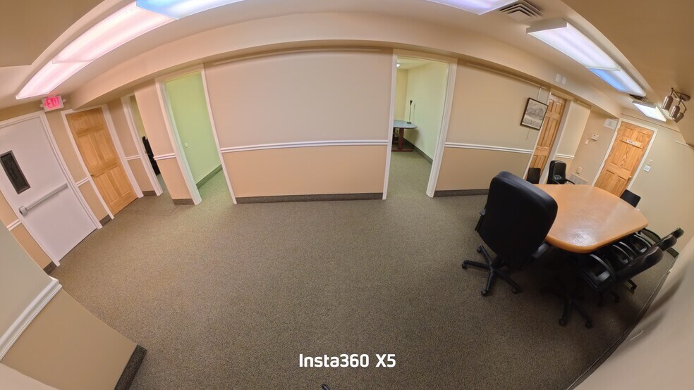 302 Willis Ave, Mineola, NY à louer - Photo du bâtiment - Image 3 de 11