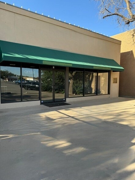 2101 W Wadley Ave, Midland, TX for lease - Primary Photo - Image 2 of 3