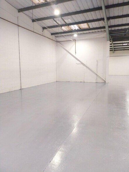 9 Guinness Rd, Manchester à louer - Photo du bâtiment - Image 3 de 10