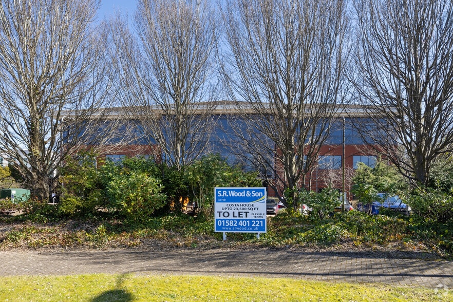 Houghton Hall Park, Dunstable for lease - Building Photo - Image 3 of 4