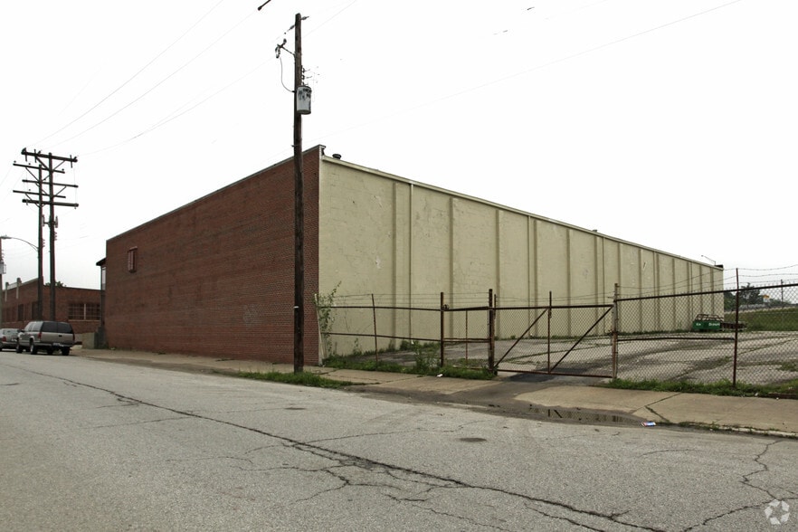 2012 Northwestern Pky, Louisville, KY for lease - Building Photo - Image 3 of 10