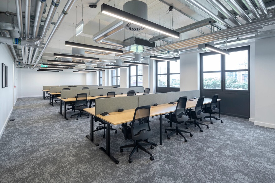 4-7 Chiswell St, London for lease - Building Photo - Image 1 of 32