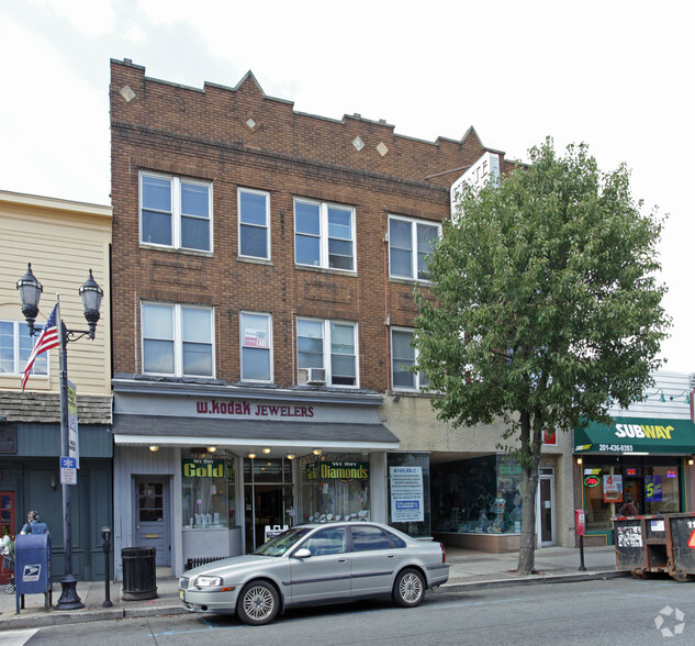 523-525 Broadway, Bayonne, NJ à vendre - Photo principale - Image 1 de 1