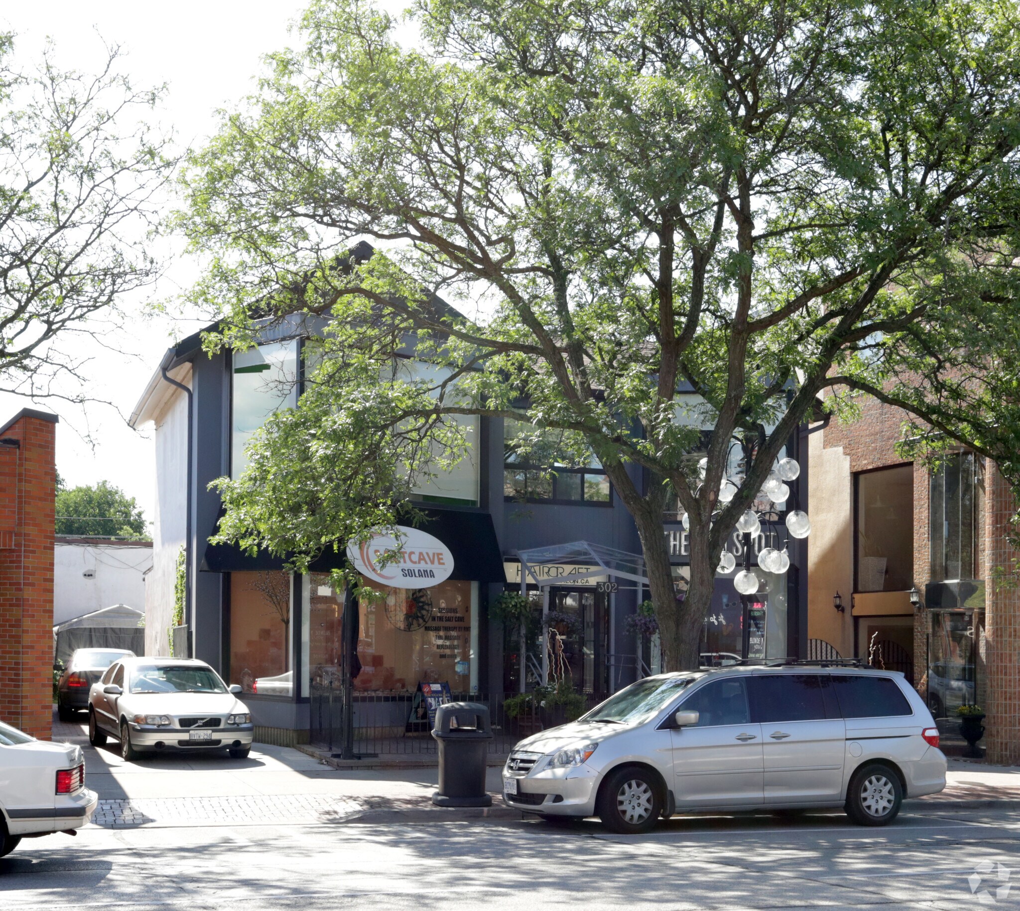 302 Lakeshore Rd E, Oakville, ON à vendre Photo principale- Image 1 de 1