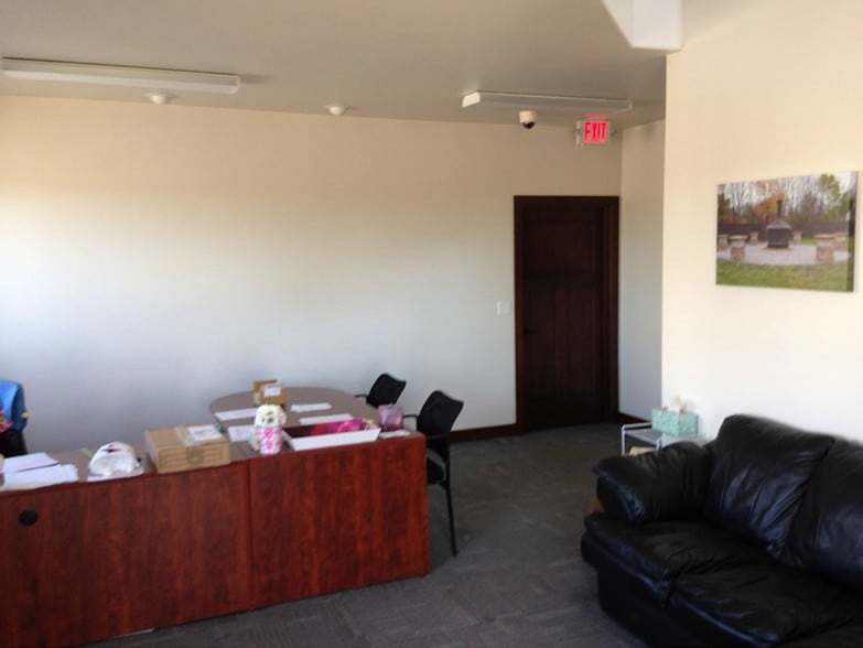 3417 7th Ave N, Fargo, ND for lease - Lobby - Image 3 of 28